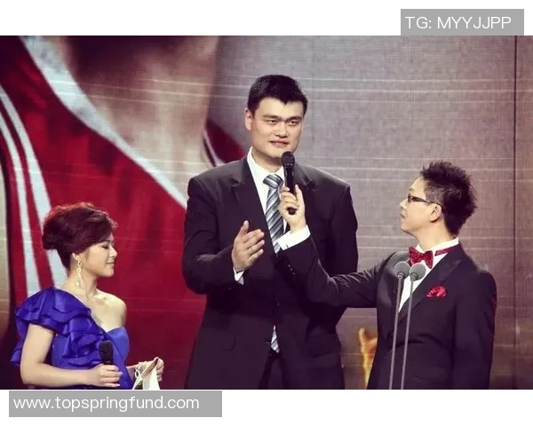 姚明的感情生活揭秘:从青涩初恋到家庭幸福的心路历程 姚明的感情生活揭秘:从青涩初恋到家庭幸福的心路历程