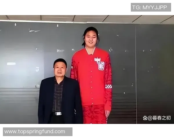 姚明化身业余裁判亲历篮球赛场的激情与挑战 姚明化身业余裁判亲历篮球赛场的激情与挑战
