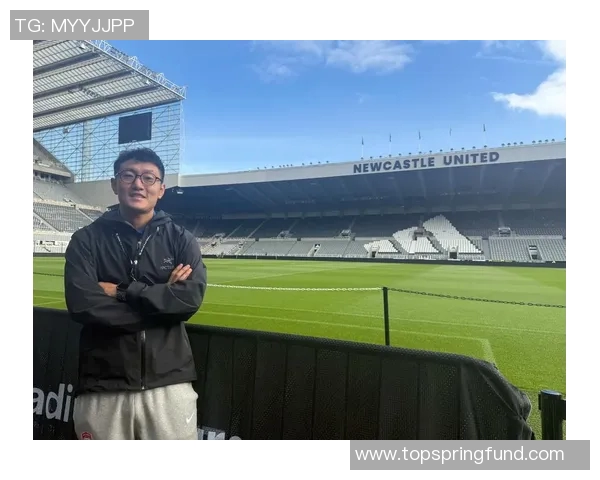 男孩对足球明星的热爱背后的心理因素与社会影响探讨