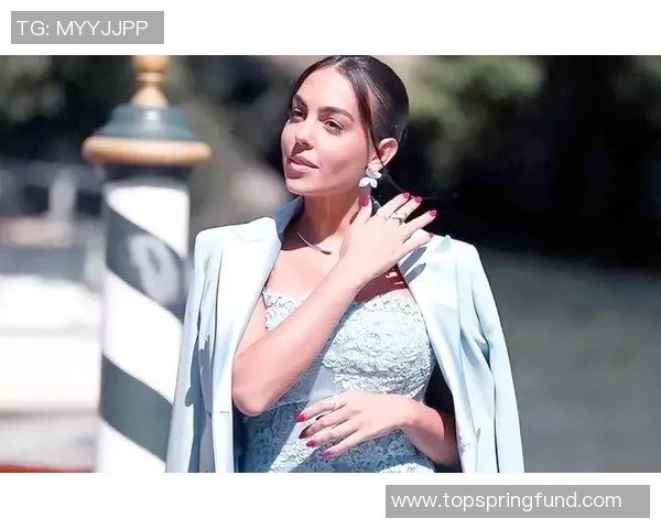 足球明星的妻子竟然是某国的公主他们的爱情故事令人羡慕不已