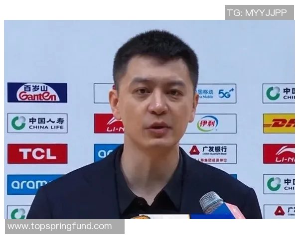 中国明星杨明篮球场上的精彩表现引发粉丝热议与媒体关注 中国明星杨明篮球场上的精彩表现引发粉丝热议与媒体关注